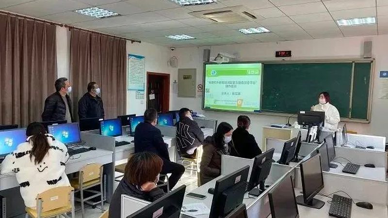 注册消防工程师培训费用主要由以下几个方面构成：